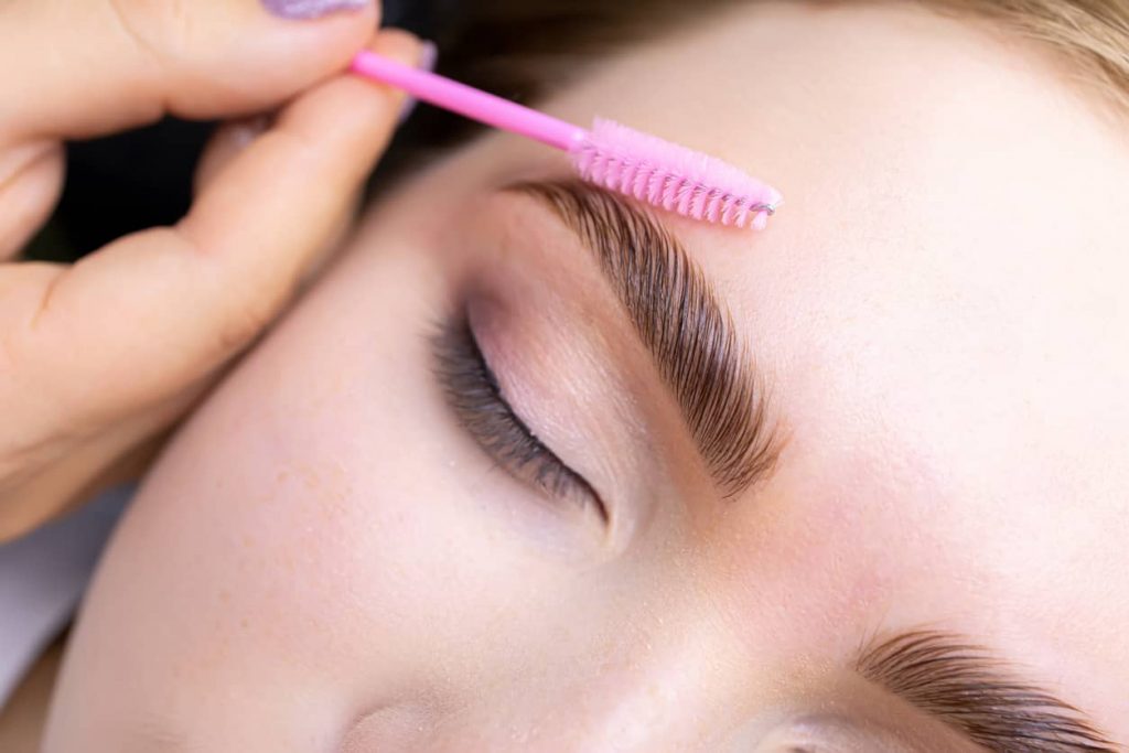 Résultat après une lamination des sourcils